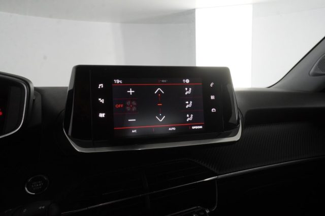 PEUGEOT 2008 usata 17