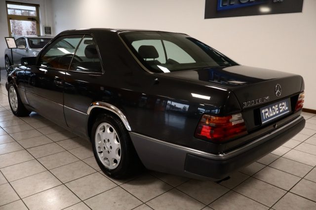 MERCEDES-BENZ E 300 usata, con Interni in pelle