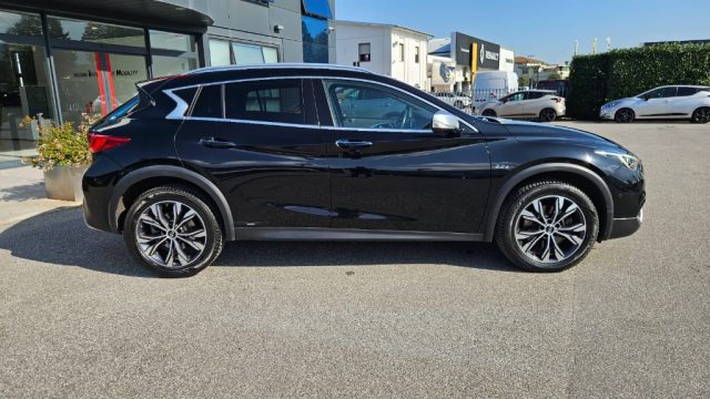 INFINITI QX30 usata, con Airbag laterali