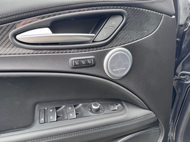 ALFA ROMEO Stelvio usata, con Controllo automatico clima