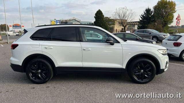 VOLKSWAGEN Touareg usata, con Fendinebbia