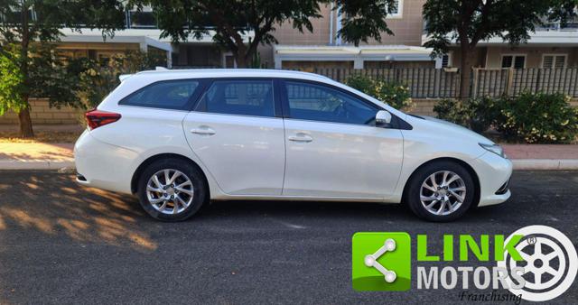 TOYOTA Auris usata, con Autoradio