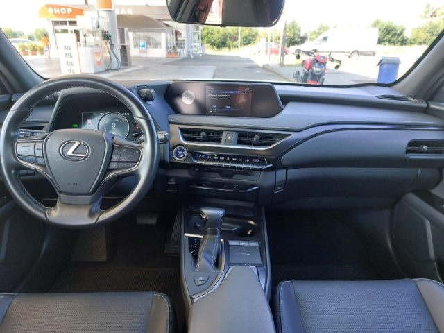 LEXUS UX 250h usata, con Fendinebbia