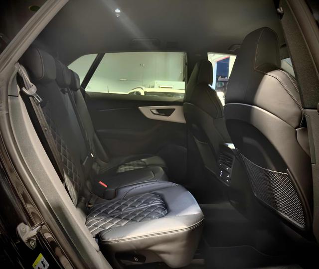 AUDI Q8 usata, con Sensori di parcheggio anteriori