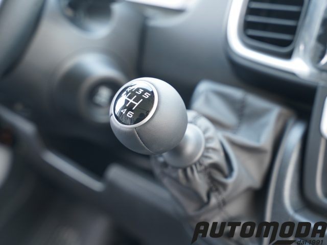 OPEL Movano usata, con Bluetooth