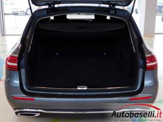 MERCEDES-BENZ E 220 usata, con Sedile posteriore sdoppiato