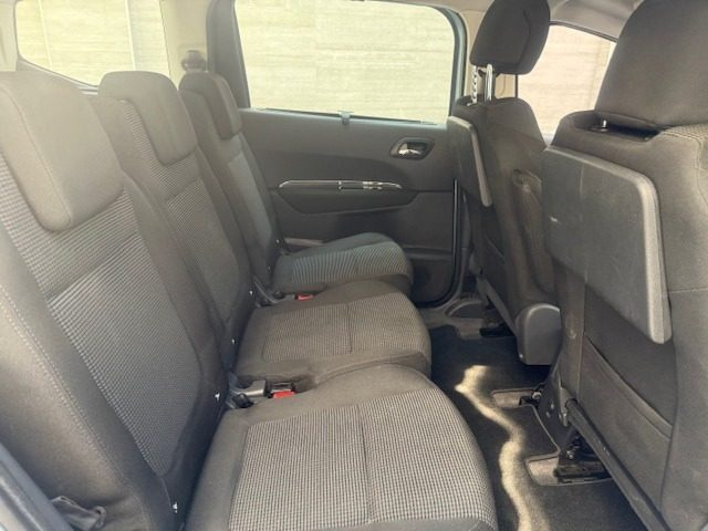 PEUGEOT 5008 usata, con Climatizzatore