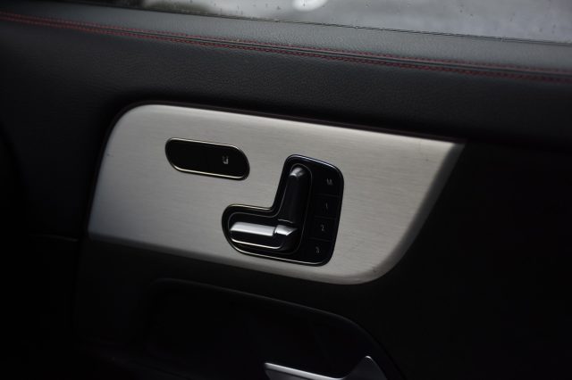 MERCEDES-BENZ GLA 250 usata, con USB