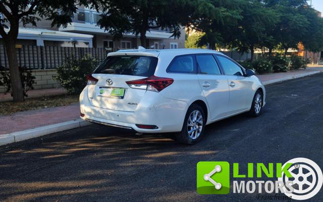 TOYOTA Auris usata, con Airbag