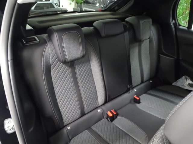 PEUGEOT 208 usata, con Volante in pelle