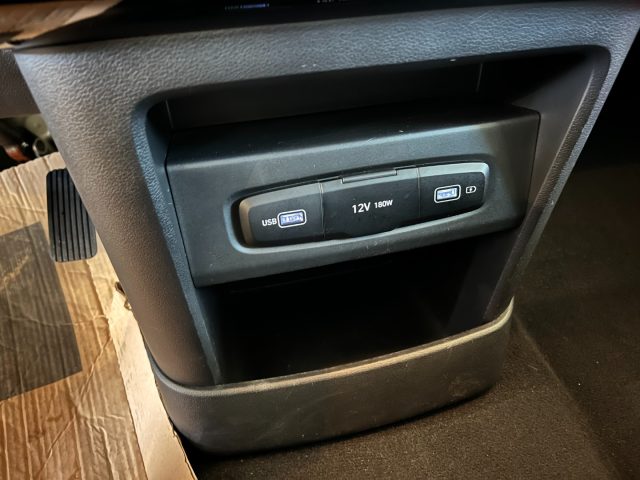 HYUNDAI Staria usata, con Controllo elettronico della corsia