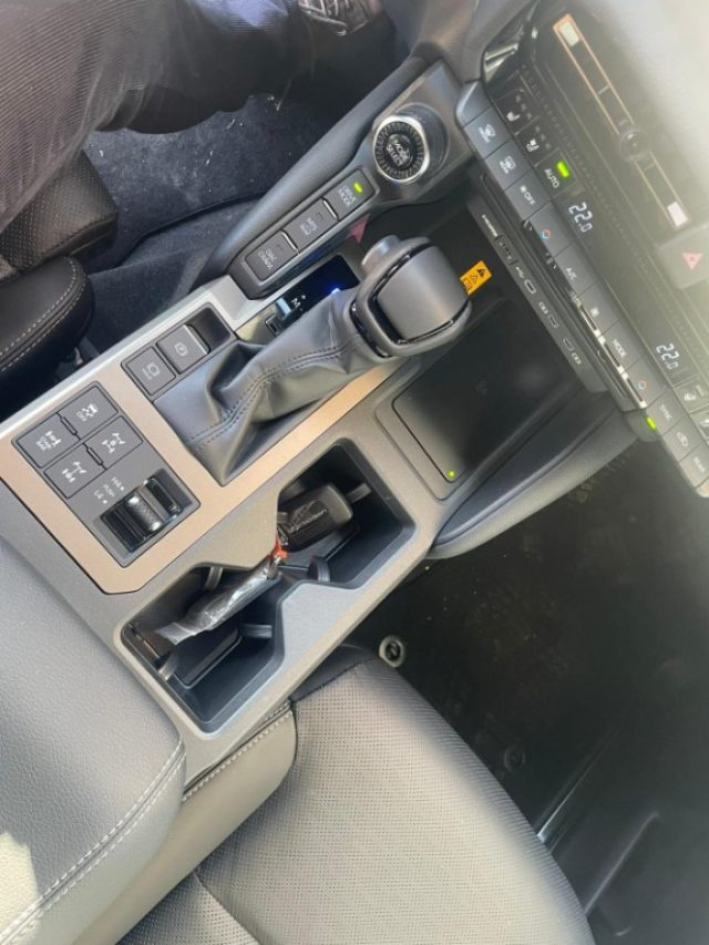 TOYOTA Land Cruiser usata, con Regolazione elettrica sedili