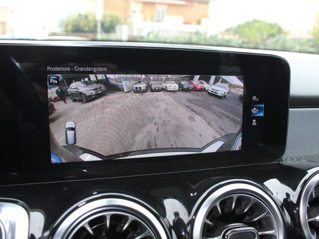 MERCEDES-BENZ GLB 180 usata, con Sensori di parcheggio anteriori