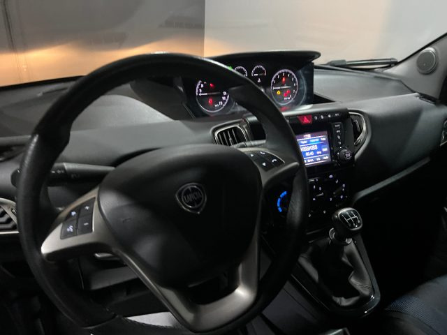 LANCIA Ypsilon usata, con Autoradio