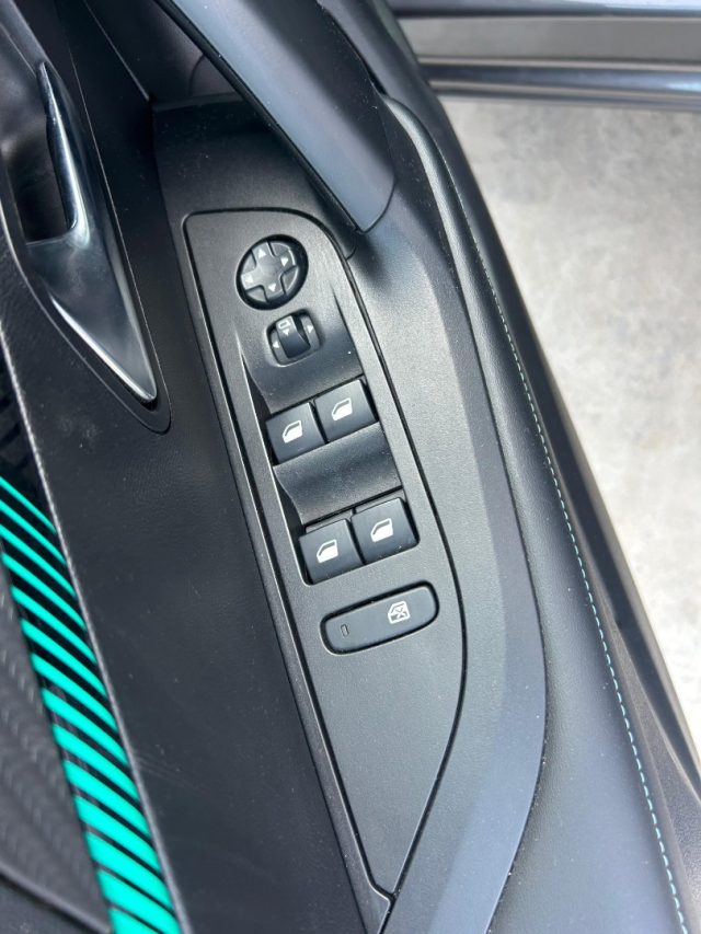 PEUGEOT 2008 usata, con Lettore CD