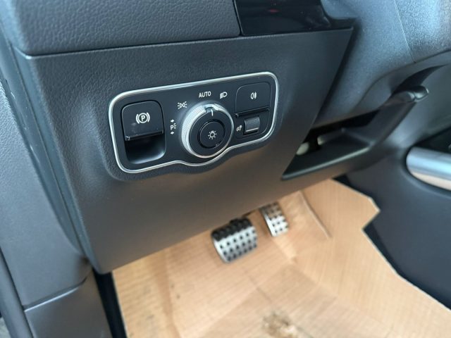 MERCEDES-BENZ GLA 180 usata, con Sensore di luce