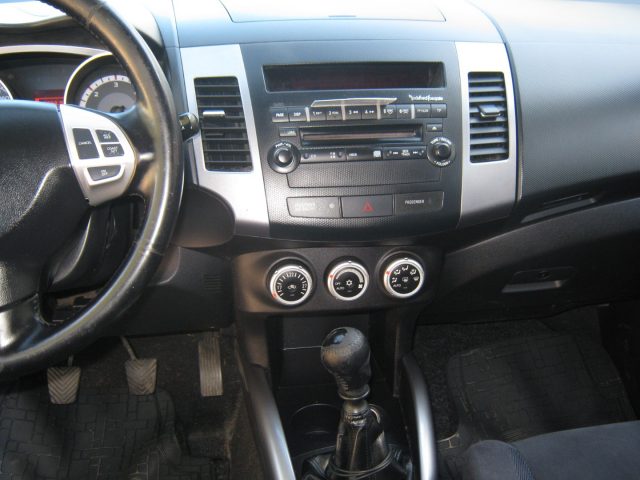 MITSUBISHI Outlander usata, con Autoradio