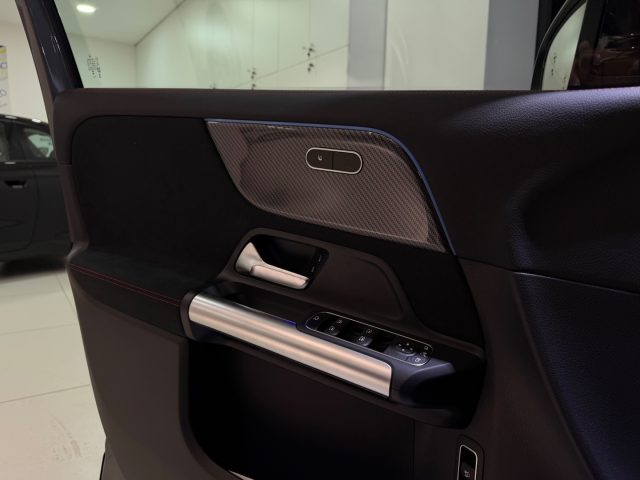 MERCEDES-BENZ GLA 200 usata, con Autoradio digitale