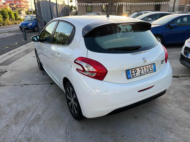 PEUGEOT 208 usata, con Autoradio