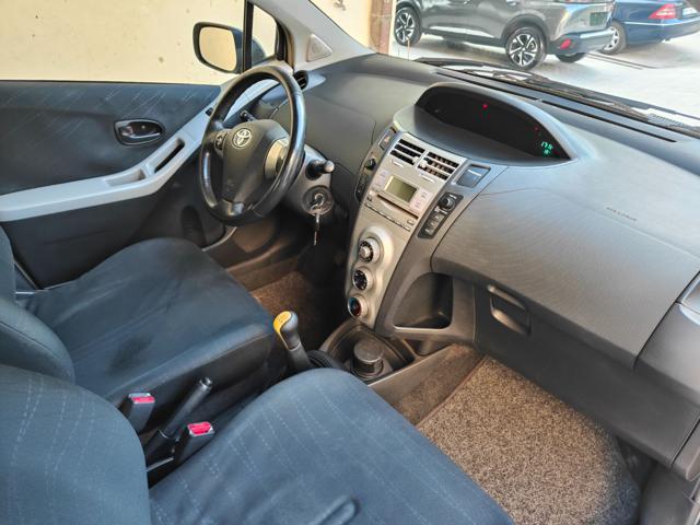 TOYOTA Yaris usata, con Autoradio