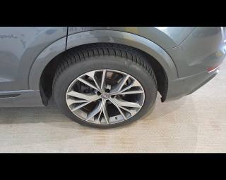 AUDI Q8 usata, con Sistema di parcheggio automatico