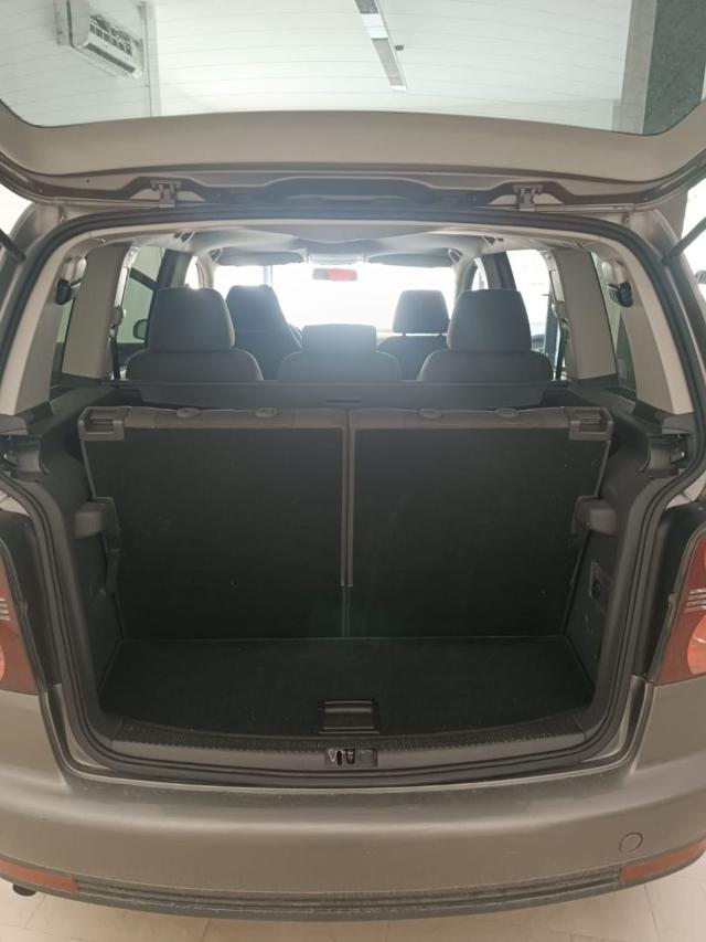VOLKSWAGEN Touran usata, con Autoradio