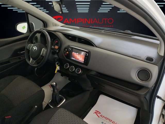 TOYOTA Yaris usata 18