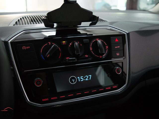 VOLKSWAGEN up! usata 30