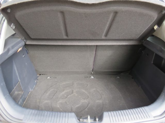 KIA Rio usata, con Sedile posteriore sdoppiato