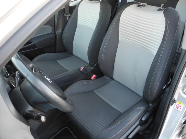 TOYOTA Yaris usata 39