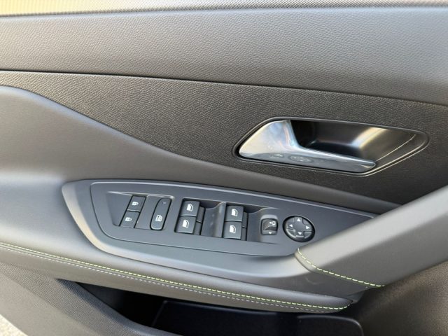 PEUGEOT 408 usata, con Sensori di parcheggio posteriori