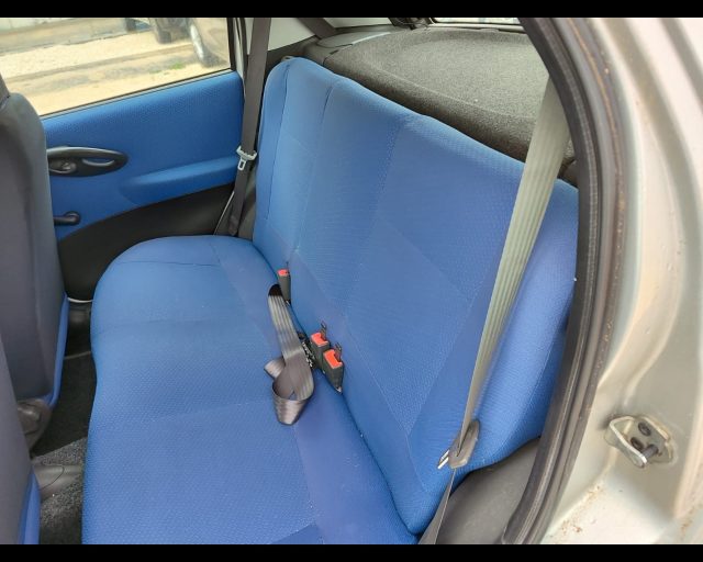 FIAT Punto usata 8