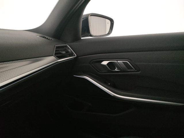 BMW 320 usata, con Volante in pelle