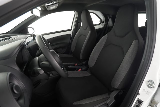 TOYOTA Aygo X usata 8