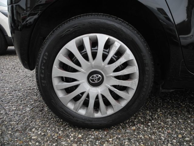TOYOTA Yaris usata, con Volante in pelle