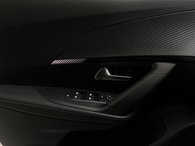 PEUGEOT 2008 usata, con Sistema di navigazione