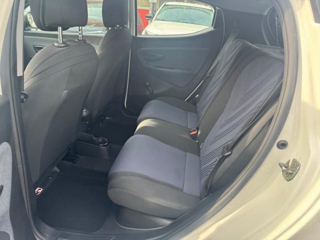 LANCIA Ypsilon usata, con USB