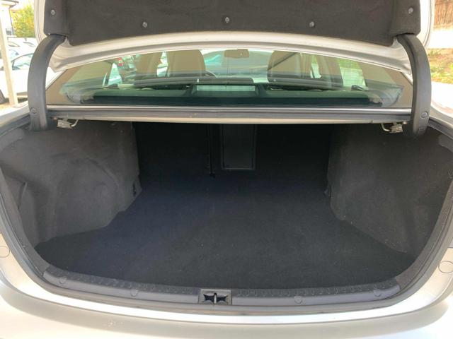TOYOTA Avensis usata, con Fendinebbia
