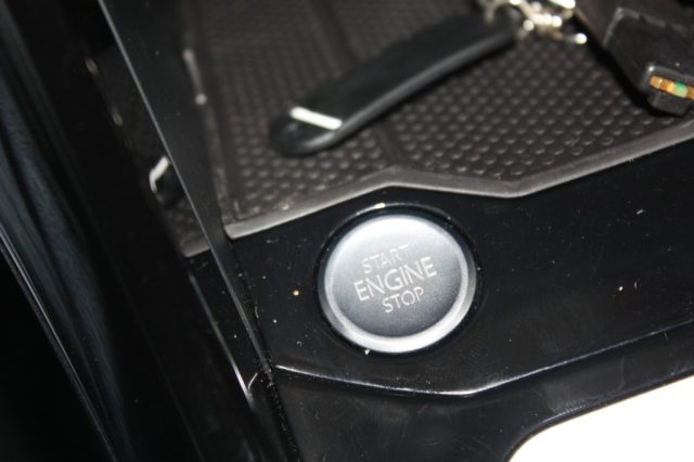 VOLKSWAGEN T-Roc usata, con USB