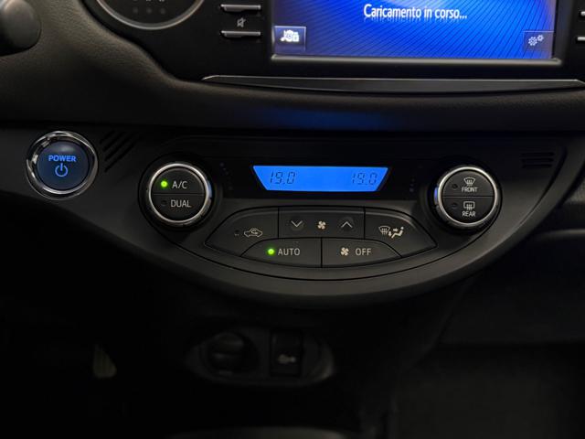 TOYOTA Yaris usata, con Fari LED
