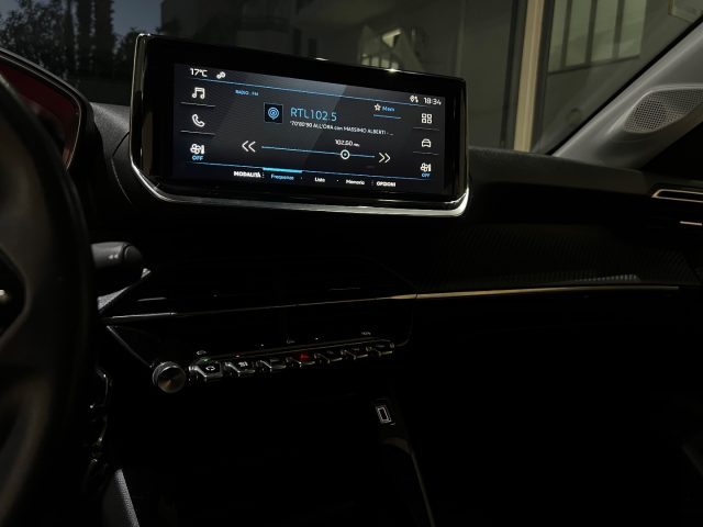 PEUGEOT 208 usata, con Volante in pelle