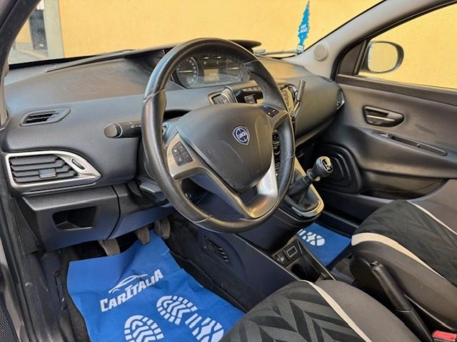 LANCIA Ypsilon usata, con ESP