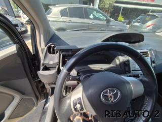 TOYOTA Yaris usata, con Specchietti laterali elettrici