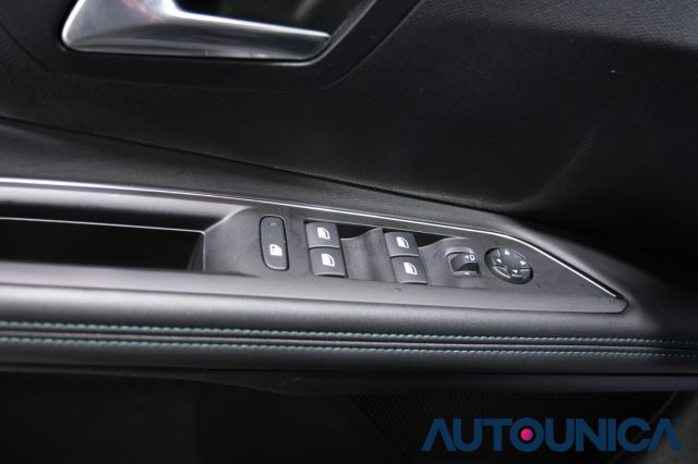 PEUGEOT 3008 usata, con Sensore di luce