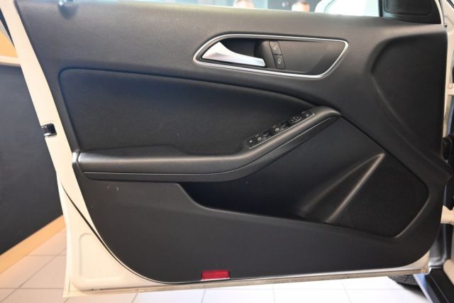 MERCEDES-BENZ GLA 180 usata 44