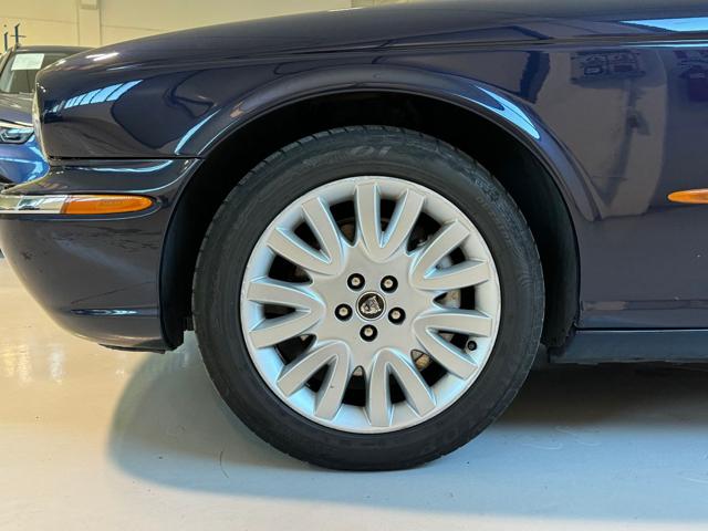 JAGUAR XJ8 usata, con Park Distance Control
