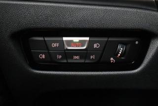 BMW 330 usata, con Touch screen