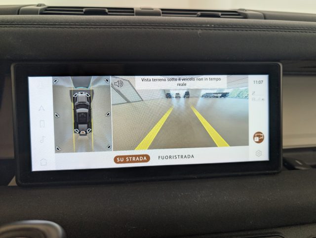 LAND ROVER Defender usata, con Autoradio digitale