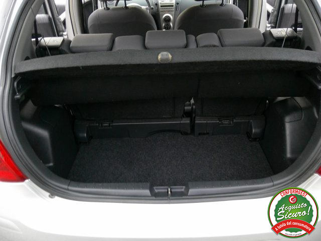 TOYOTA Yaris usata 12