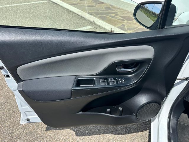 TOYOTA Yaris usata, con Airbag testa